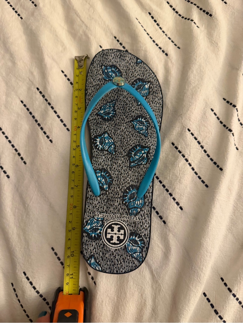 Like New Tory Burch Thandie Seashell Wedge Flip Flops Sz 9 - Picture 4 of 5